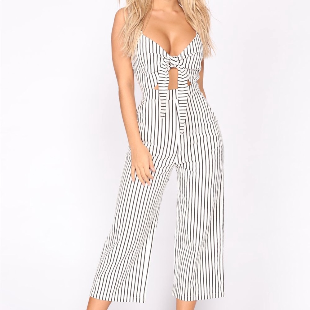 Cute FASHION NOVA jumpsuit